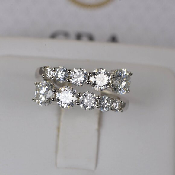 Elegant Silver Women's Ring - Picture 2 of 8